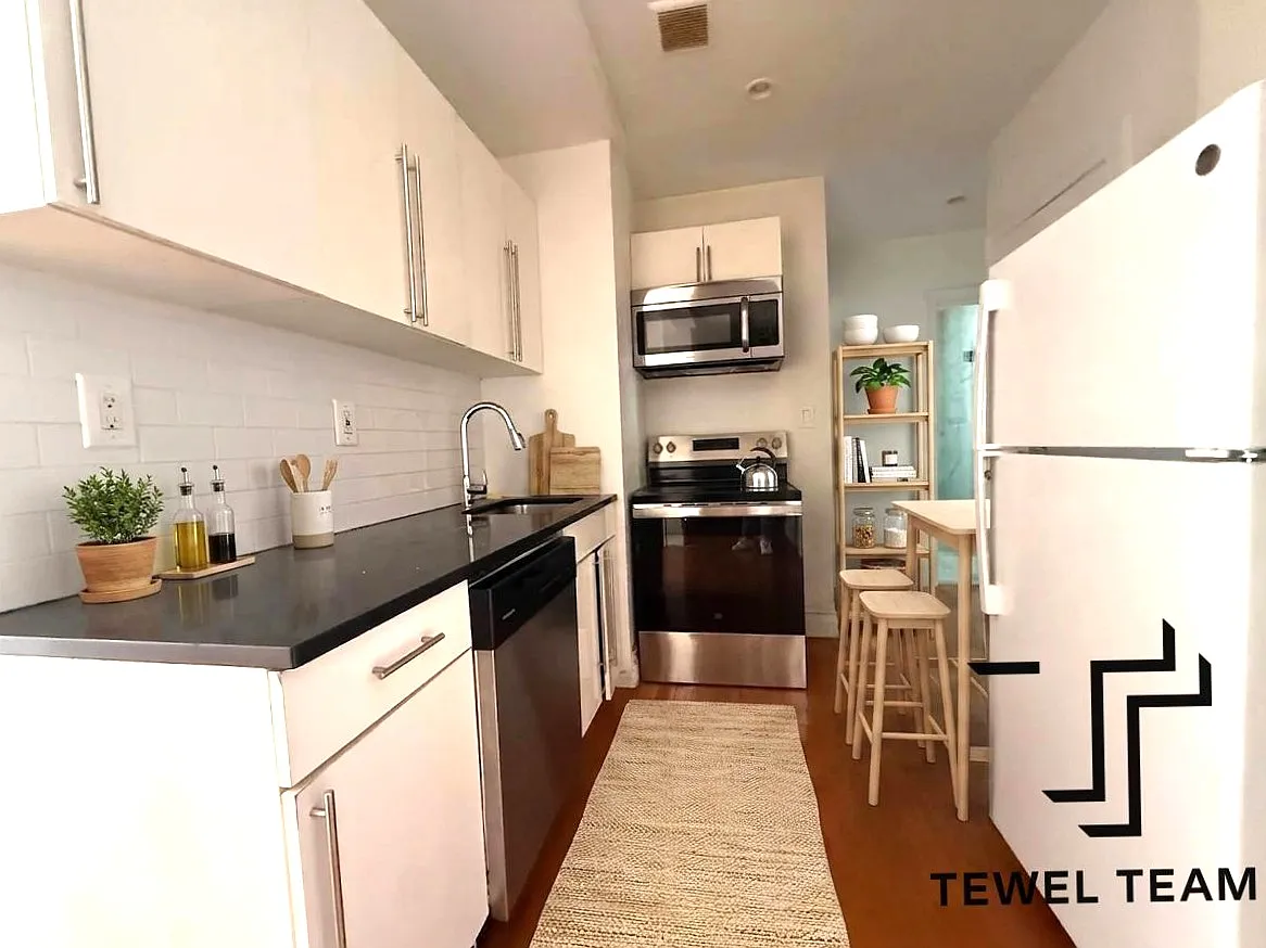 1632 Madison Avenue — Photo 2