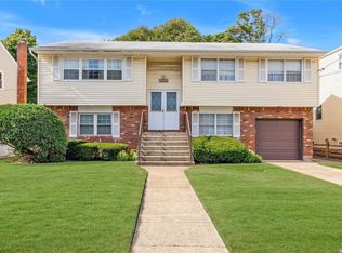 1827 Bedford Ave, Merrick, NY 11566