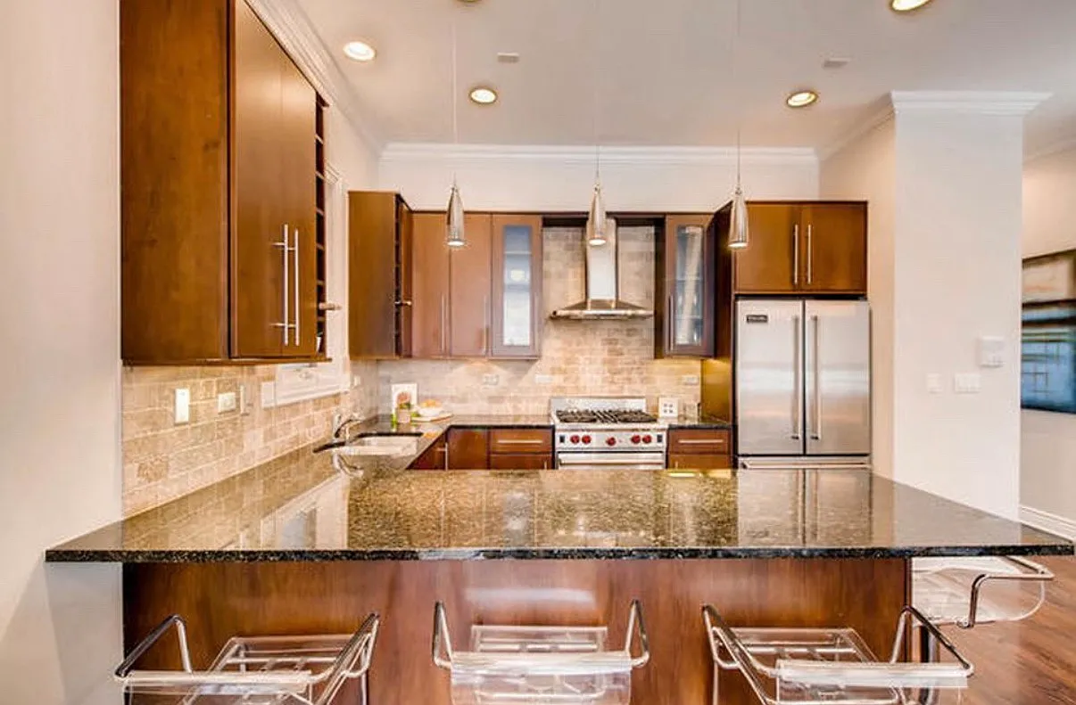3 bed, 2.5 bath, 2400 sqft, $4,600 — Photo 4