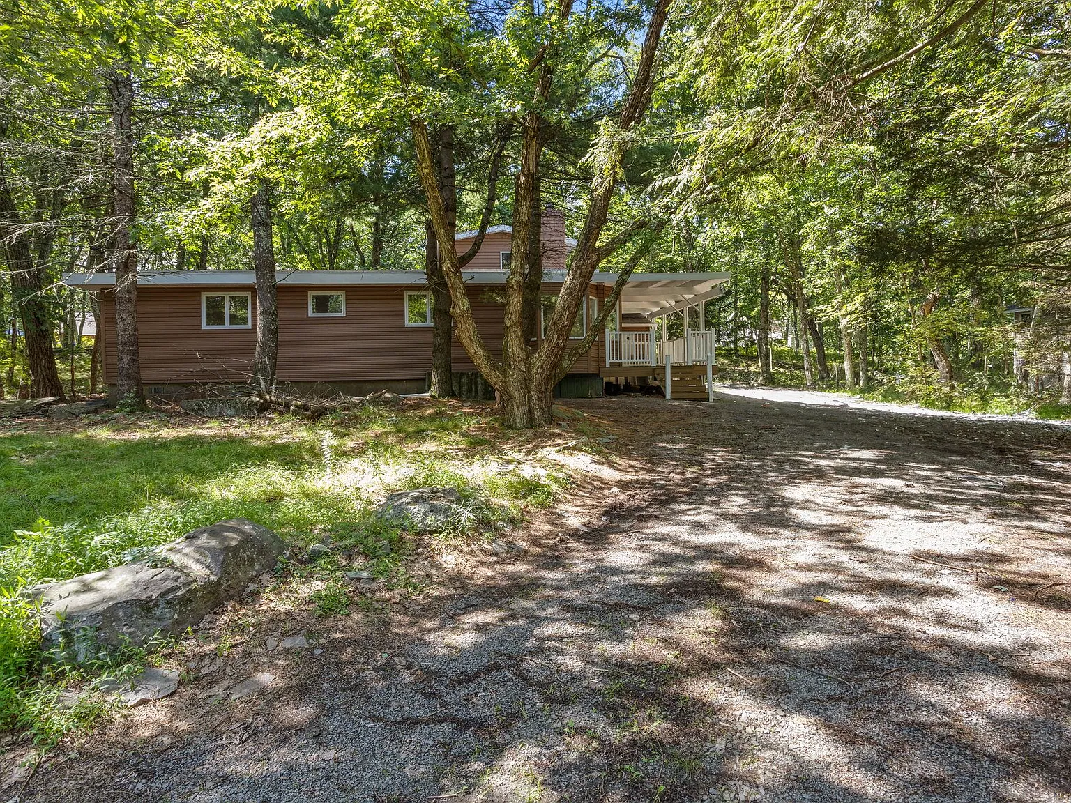 4 bed, 2364 sqft, $2,900 — Photo 2
