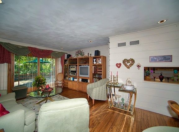 5th image of 3S251 Mulberry Ln