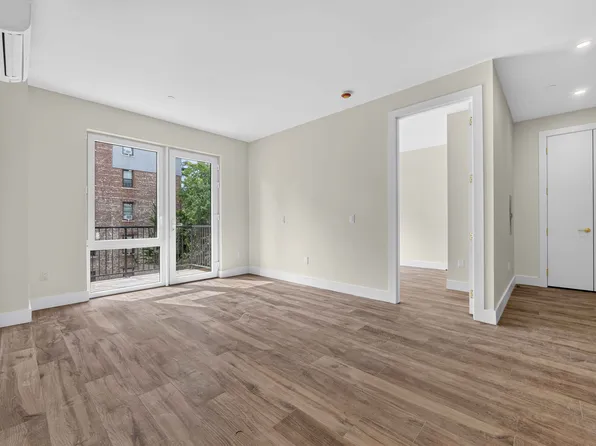 151 Hawthorne Street image 1 of 11