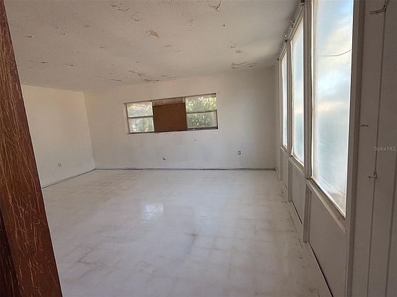 2nd image of 1823 Maywood Rd