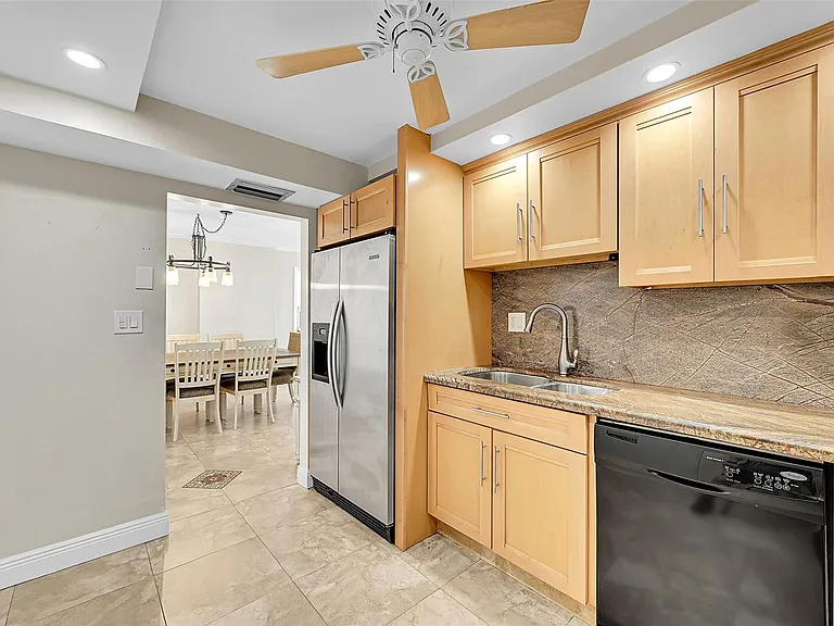 525 N Ocean Blvd #919 — Photo 2