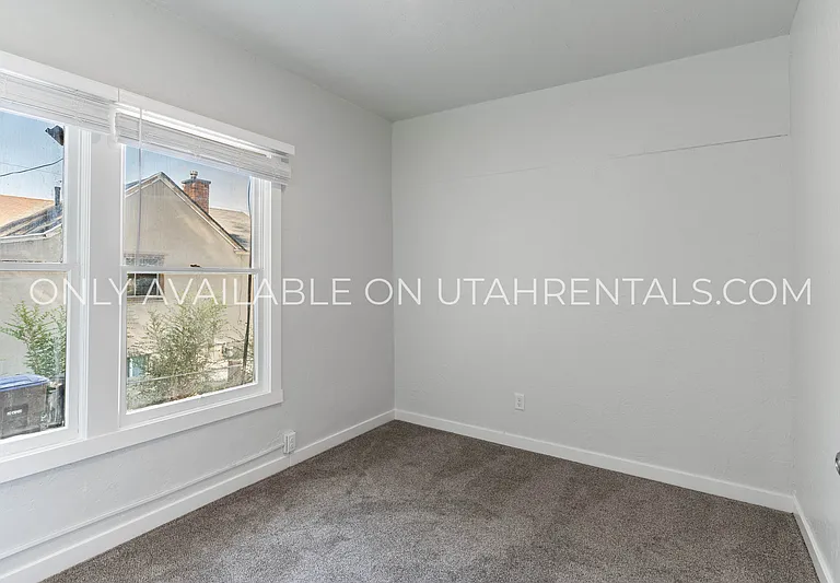 231 W 400 N — Photo 15