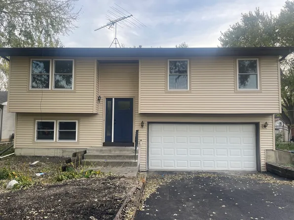 4511 Clearview Dr, McHenry, IL 60050