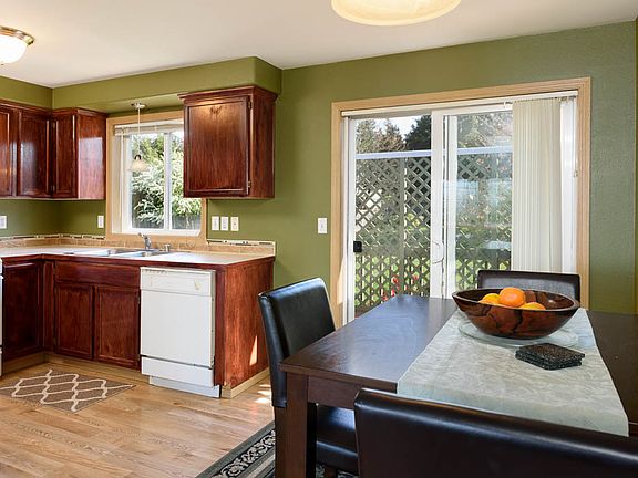4th image of 6807 77th Ave NE