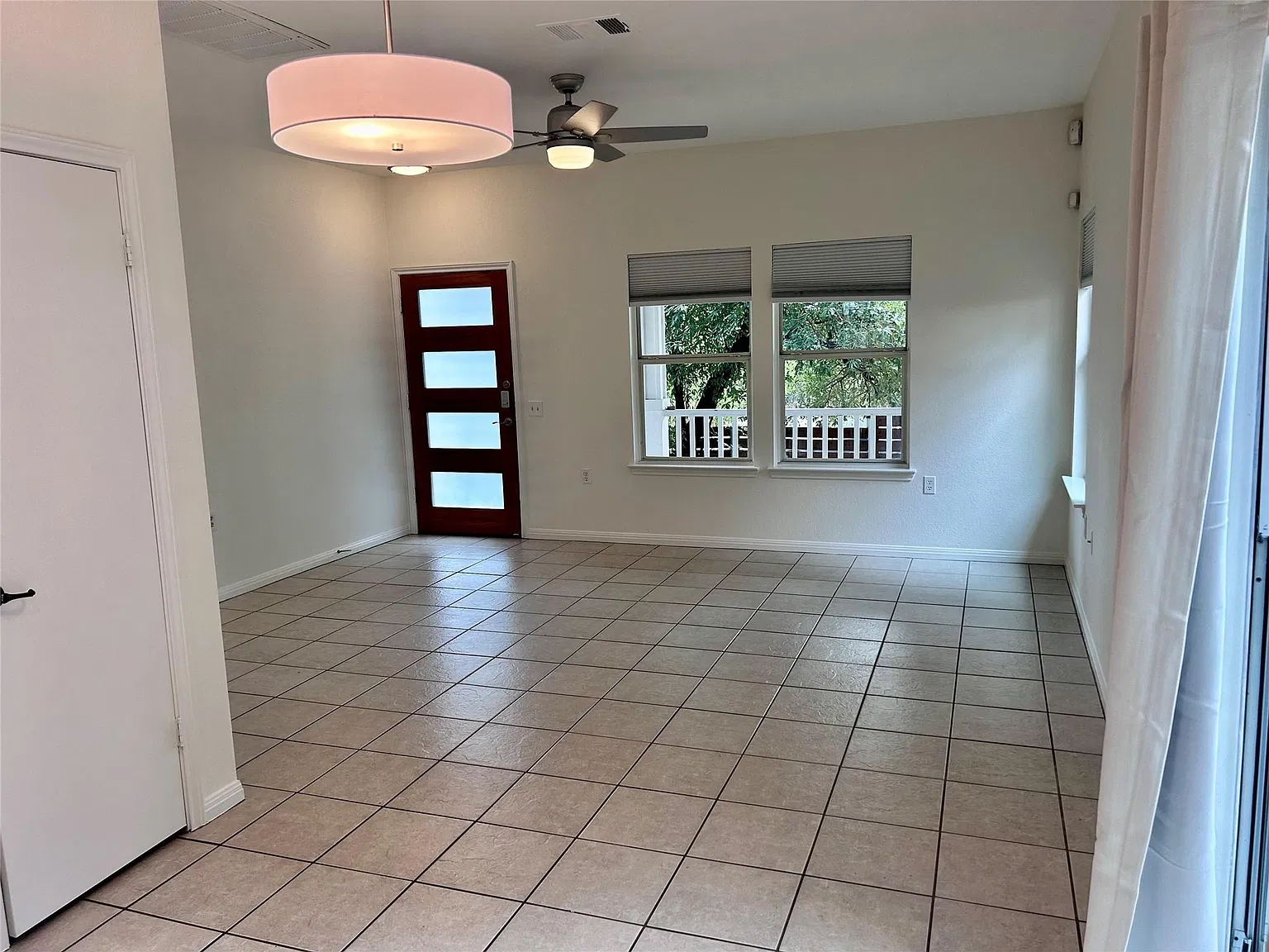2 bed, 1.0 bath, 864 sqft, $2,100 — Photo 2