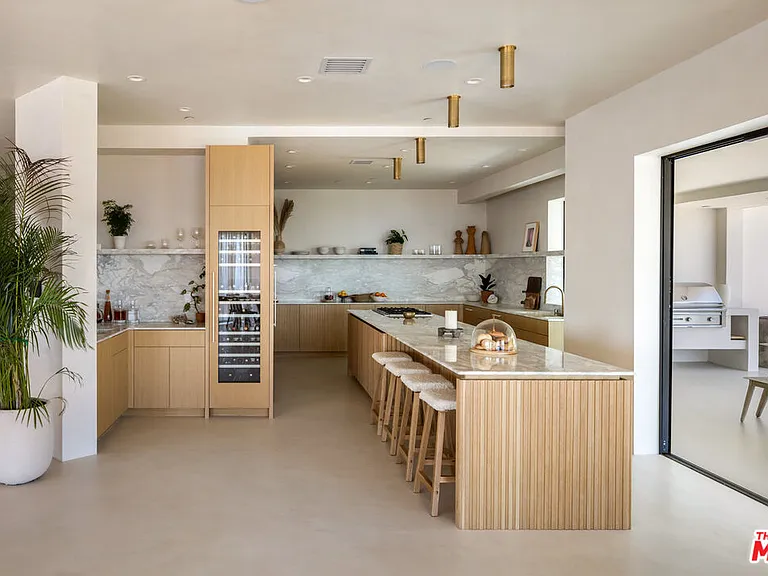 4310 Encinal Canyon Rd — Photo 9