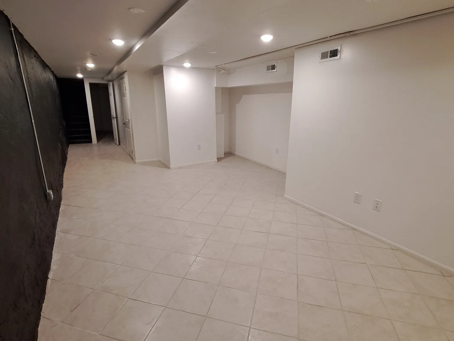 3 bed, 1.5 bath, 1167 sqft, $1,800 — Photo 3