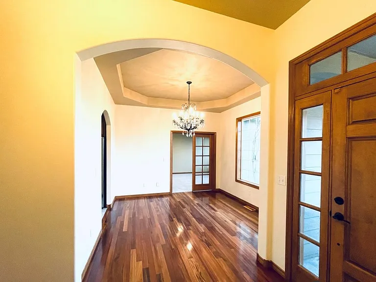 5805 Englewood Ave — Photo 9