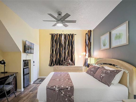 4th image of 940 Park Ln #2