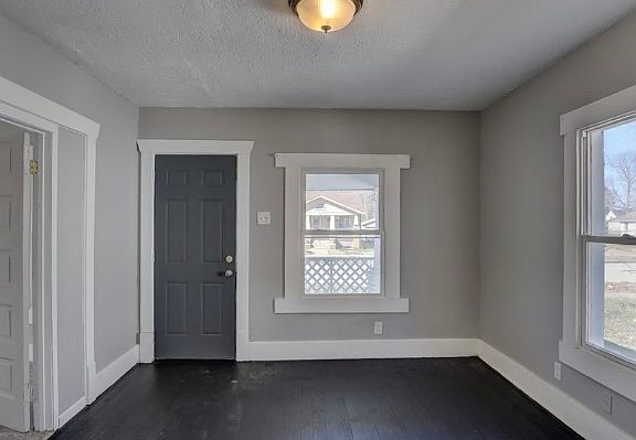 3rd image of 1739 E Johns Ave