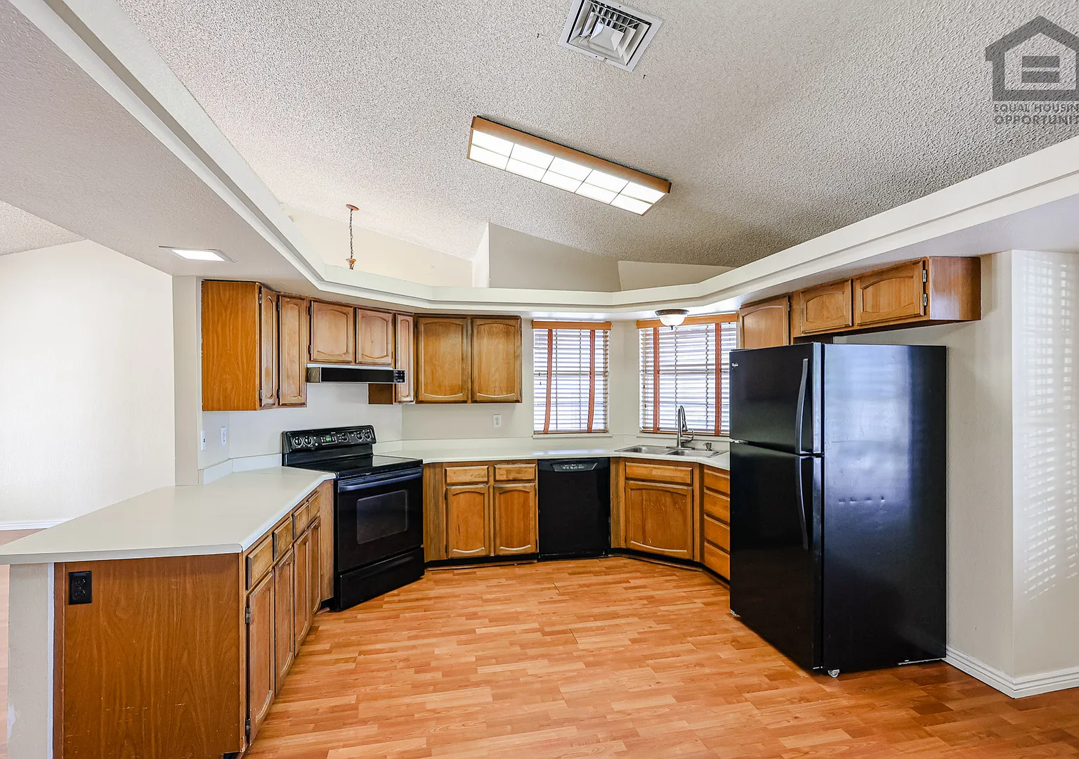 3Bed/2Bath House at 59th Ave/Union Hills! Ready for Immediate Move-In! — Photo 1