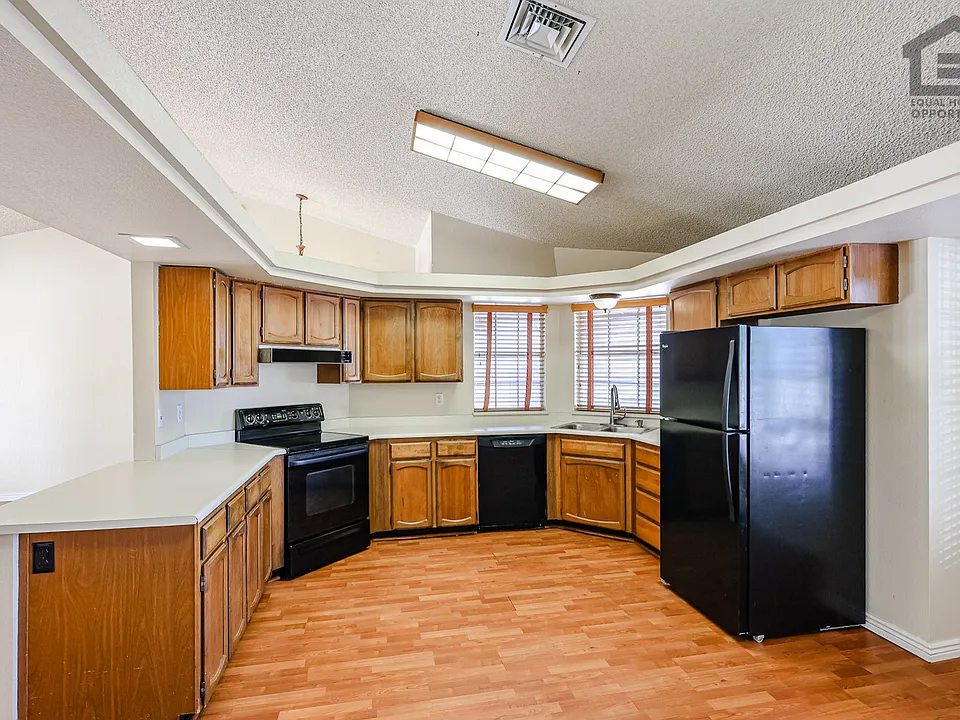 5727 W Villa Maria Dr
