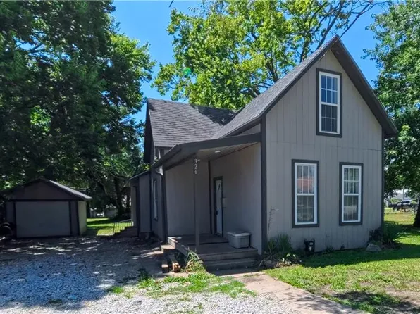 326 W 7th Ave, Garnett, KS 66032
