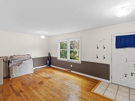 5th image of 4 Colgate Cir