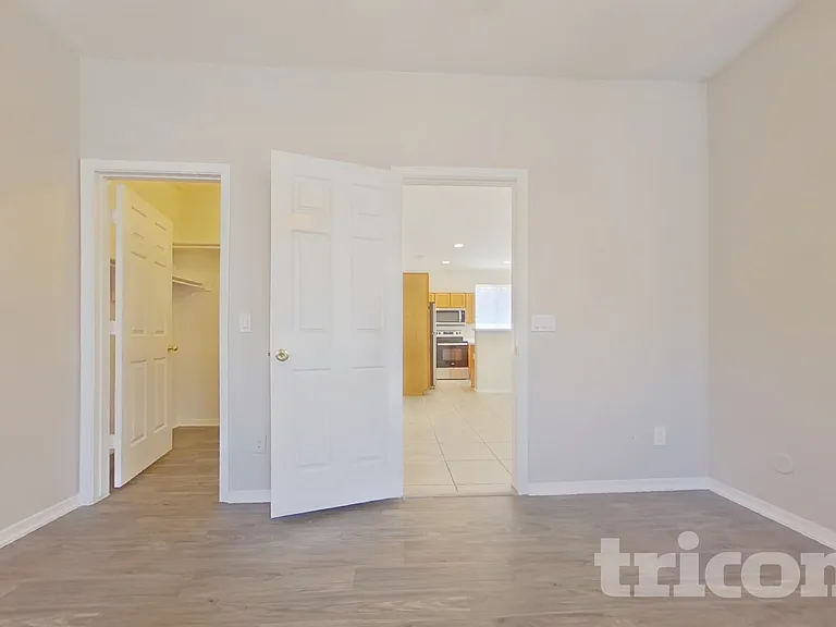 6619 W Golden Ln — Photo 7