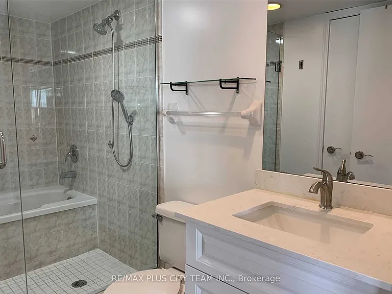 410 Queens Quay W #709 — Photo 13