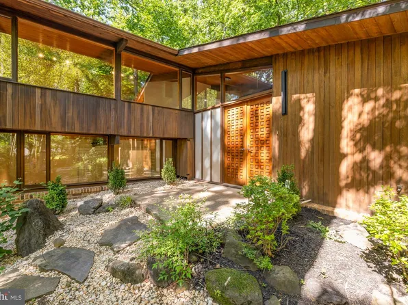 6412 Recreation Ln, Falls Church, VA 22041
