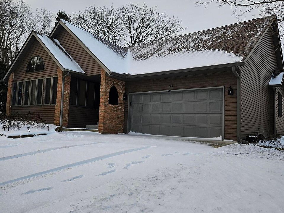 2nd image of 782 Lakeshore Dr W