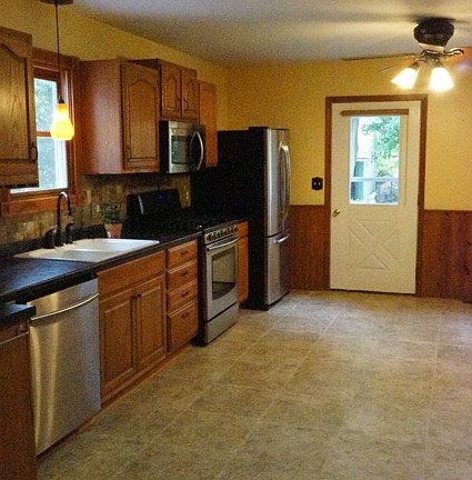 large eat-in kitchen