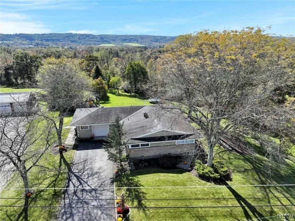 587 Mahoning Dr W, Lehighton, PA 18235