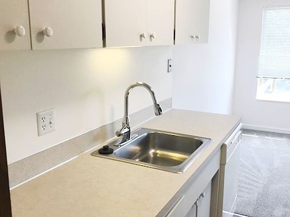 5th image of 2700 NE 125th St #407
