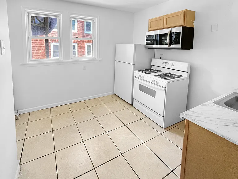 206 Evergreen Ave #B — Photo 3