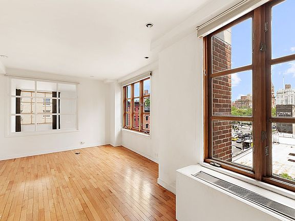5th image of 126 Waverly Pl APT 2C