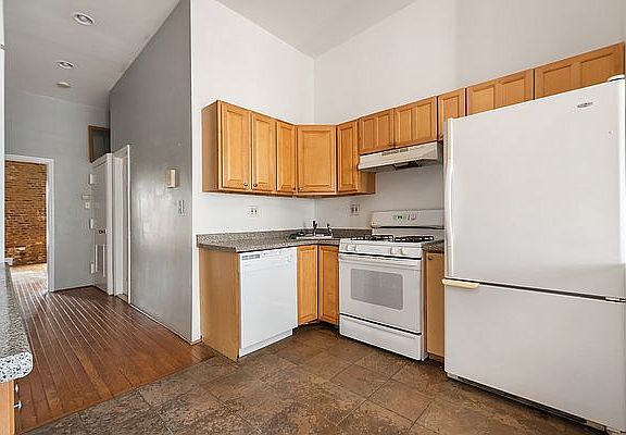 3rd image of 315 W 136th St APT 3