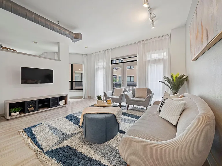 1901 Post Oak Blvd #2504 — Photo 1
