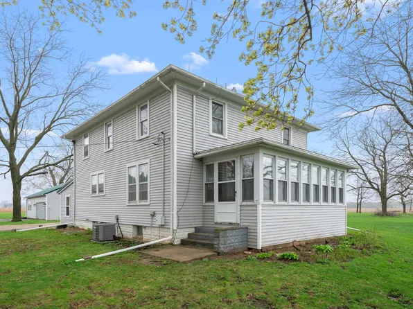 4799 S Center Rd, Rochelle, IL 61068