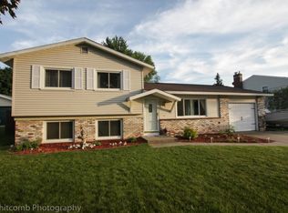 5420 Edgelawn Dr SE, Kentwood, MI 49508