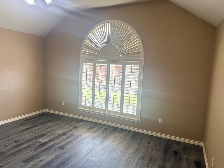 9200 Fairwood Ct — Photo 20