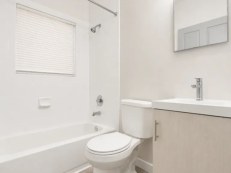 1218 NW 8th Pl — Photo 3