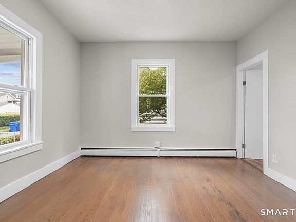 5th image of 10 Hickory Street