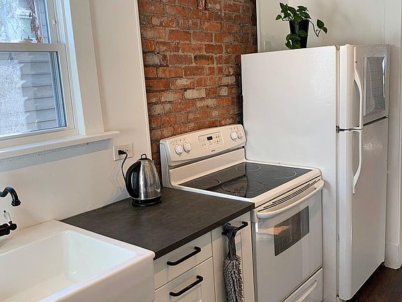 3rd image of 1754 Courtland Ave #1
