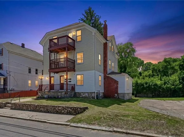 428 9th Ave, Woonsocket, RI 02895