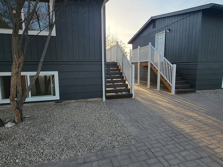 1117 N Adams St — Photo 2