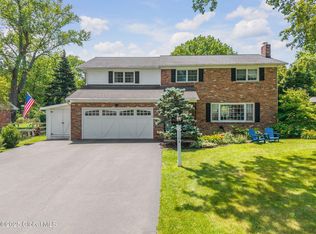 2284 Preisman Dr, Niskayuna, NY 12309