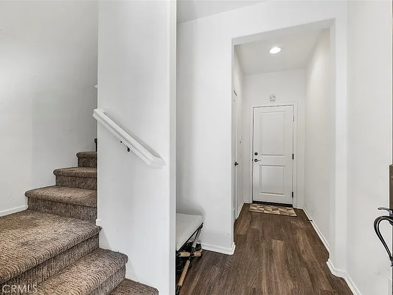 596 S Casita St — Photo 2