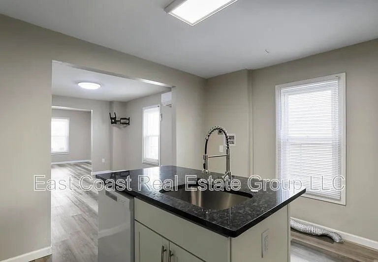 812 Dale St — Photo 10