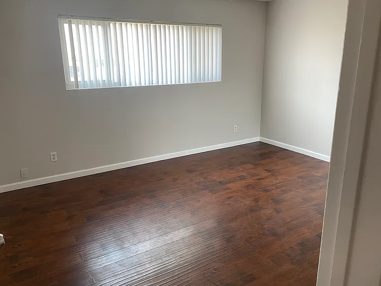 7717 Bright Ave #7 — Photo 2