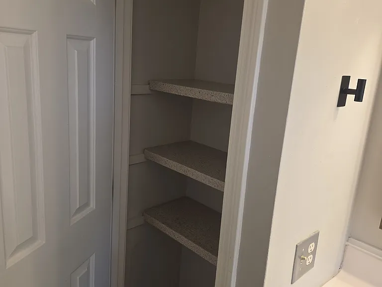 149 Kenyon Ave — Photo 16
