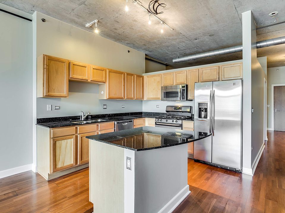 1st image of 1305 S Michigan Ave APT 604