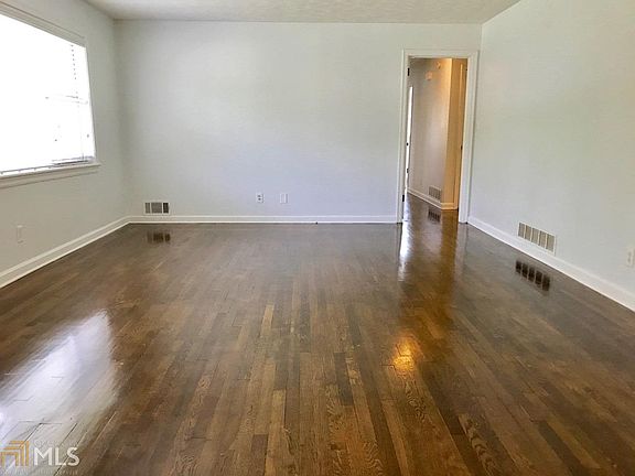 5th image of 9 Larose Dr SW