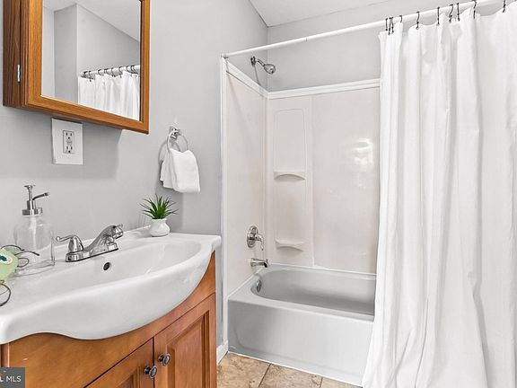2nd image of 615 N Belnord Ave #3