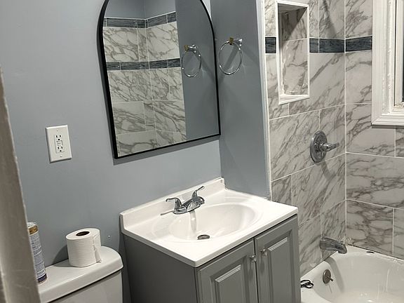 4th image of 6219 S Wood St #2