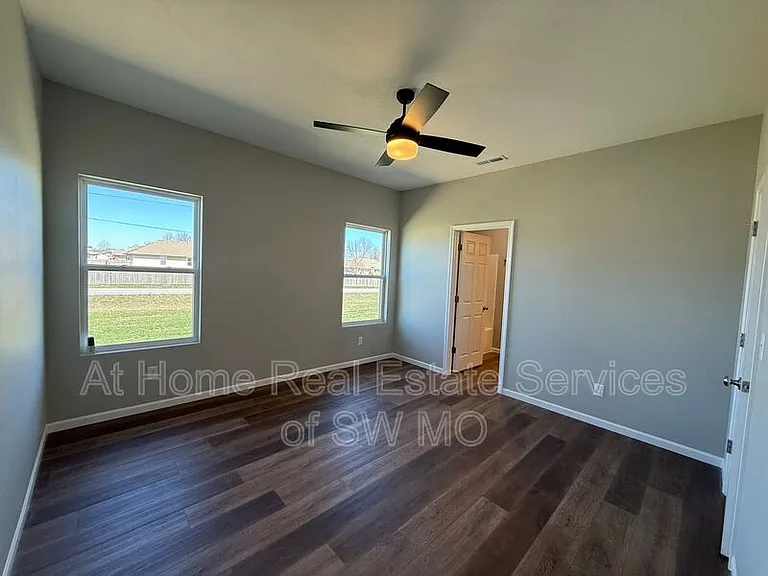 199 W Oaklawn St — Photo 10